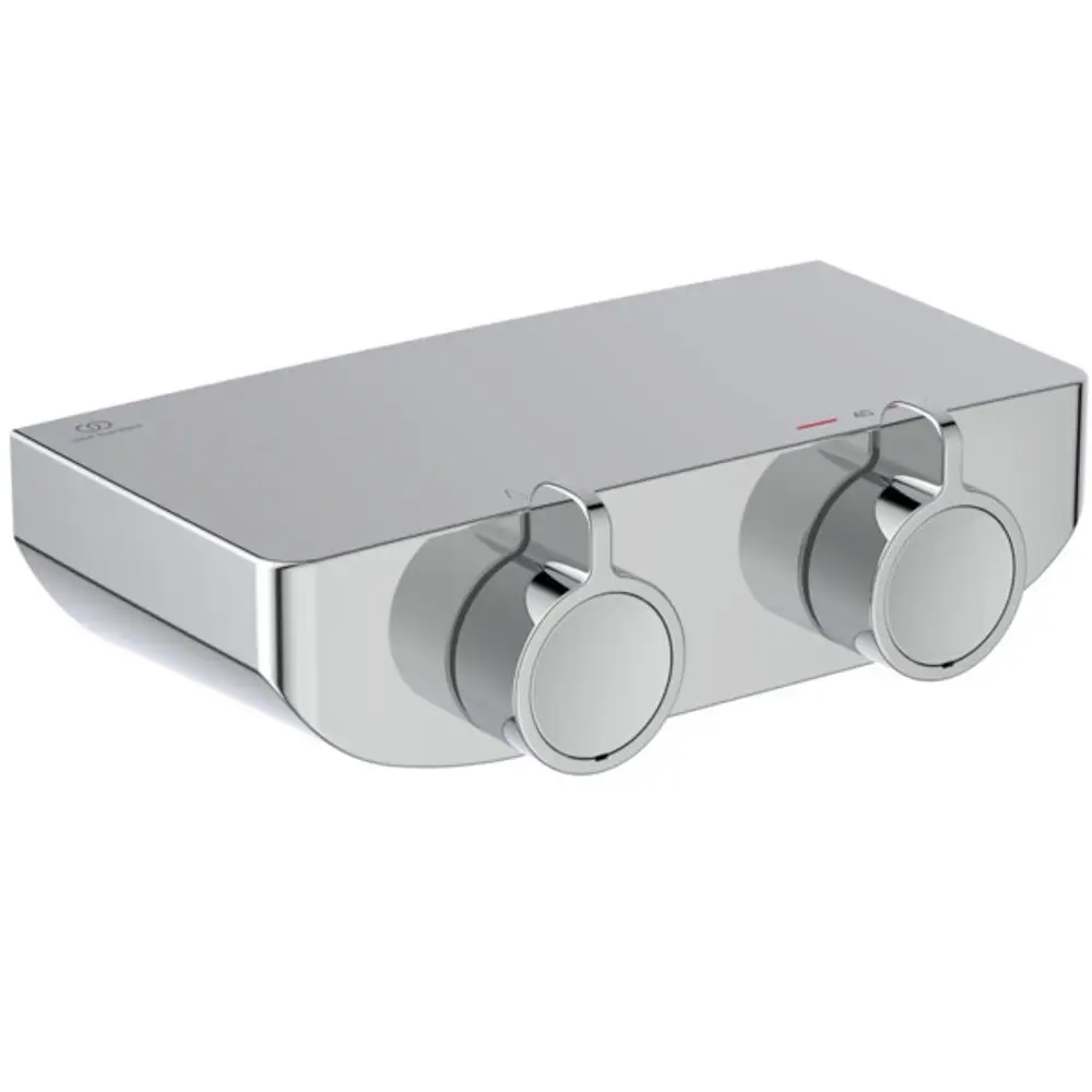 Brausethermostat von Ideal Standard in Chrom-Optik. Zwei Drehknöpfe zur Einstellung der Wassertemperatur. Flache, rechteckige Oberseite.
